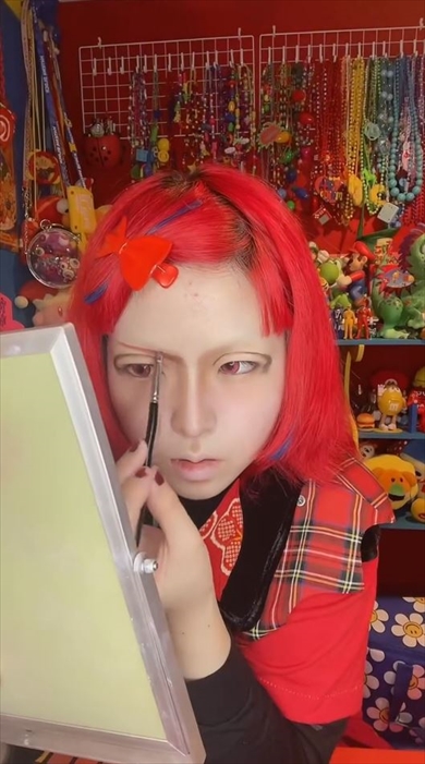 ド派手メイクのカラーリスト、男装メイクに挑戦