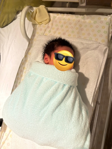 お包みに包まれた赤ちゃん