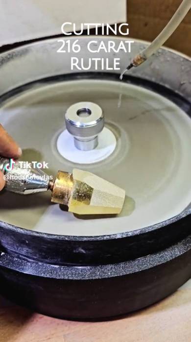 ルチルクォーツを磨く