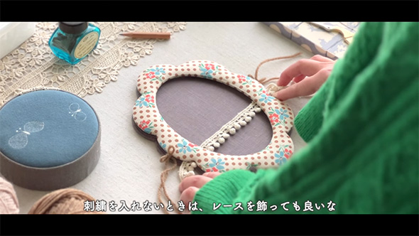 フレームにレース