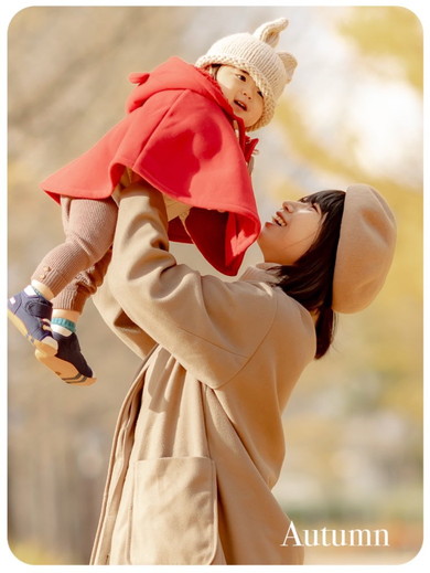秋の赤ちゃんとママさん