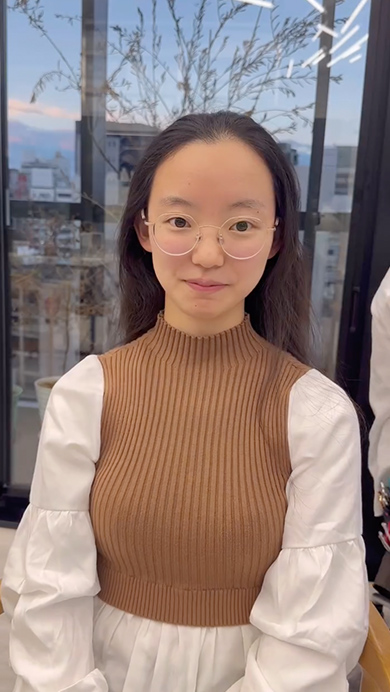 ロングヘアの女性が人生初のショートヘアに挑戦