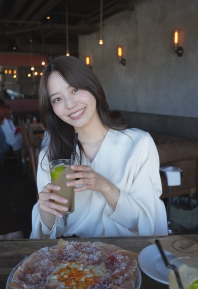 歯列矯正をした元ビールの売り子