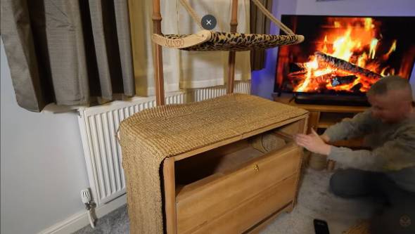 ドレッサーをキャットハウスにリメイク