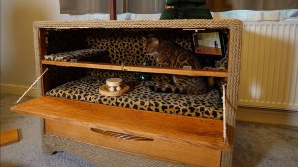 ドレッサーをキャットハウスにリメイク