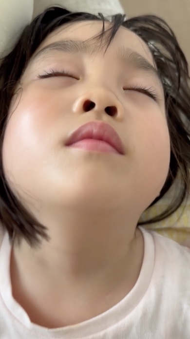 立ったまま寝る娘