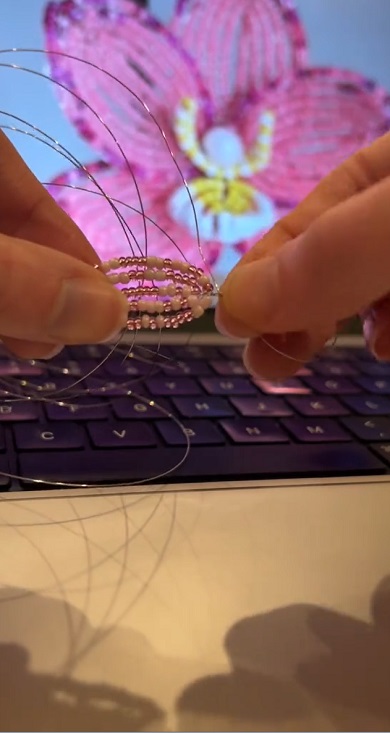 ビーズでお花を作ります02