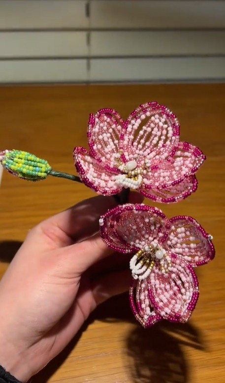 ビーズでお花を作ります03