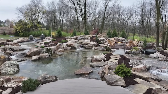完成した水の庭園