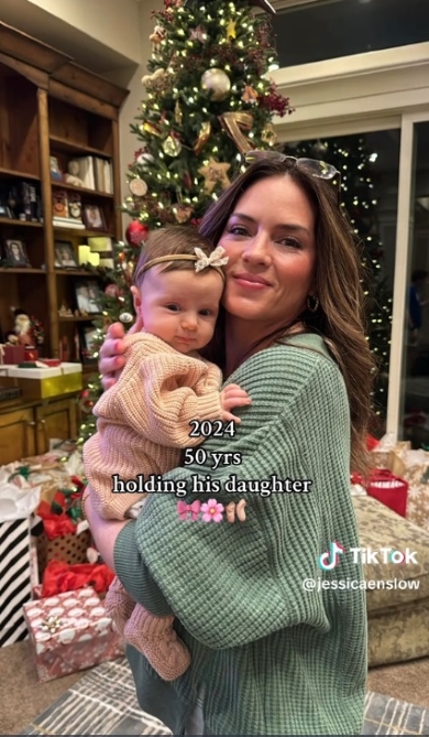 2024年のママと新生児の写真