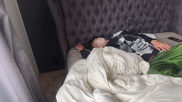 体調不良でダウンしたアレクサンダー