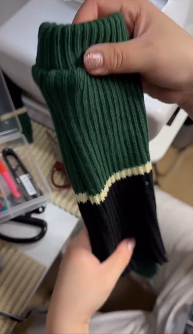 GUのセーターをワンコ用にリメイク