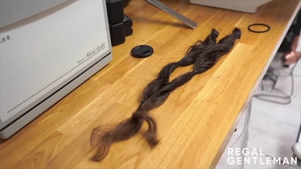 8年以上髪を伸ばしていた男性が美容院で大変身