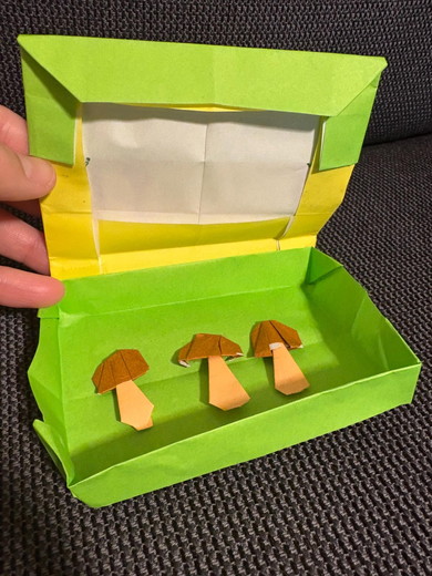 折り紙で作ったきのこの山