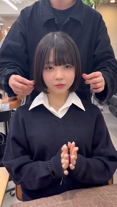 ロングヘアの女子高生がカットで大変身