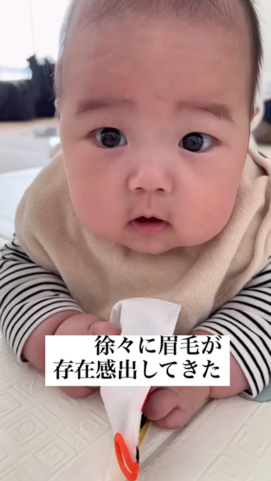 赤ちゃんの眉毛と髪の毛の成長