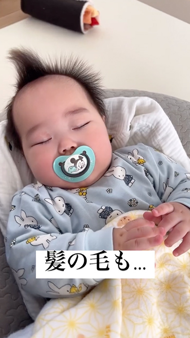 赤ちゃんの眉毛と髪の毛の成長