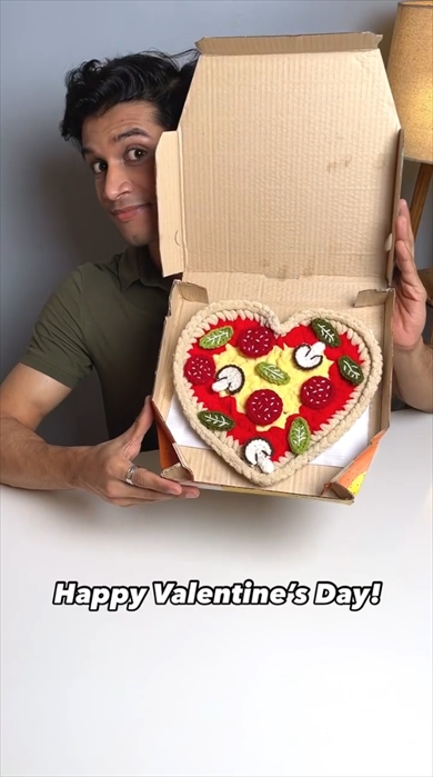 かぎ針編みで作ったピザ