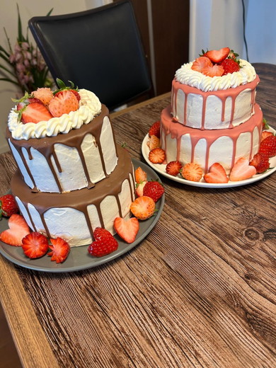 フルーツいっぱいの手作りケーキ