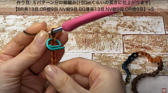 ダイソーの毛糸で編むマフラー