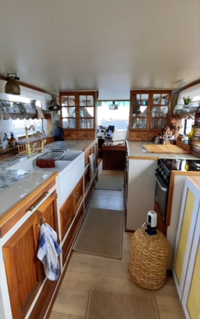 もはや一軒家のようなバス