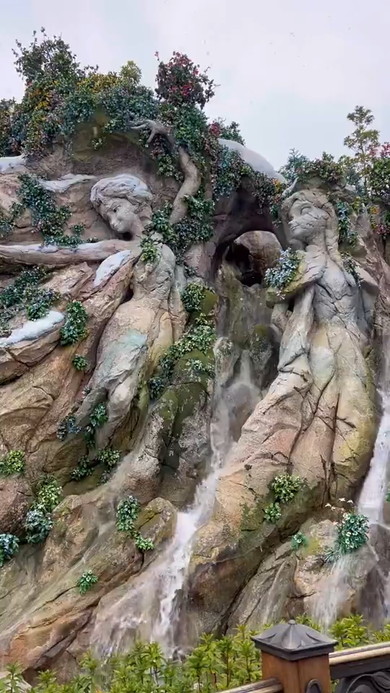 雪が降るTDSの光景