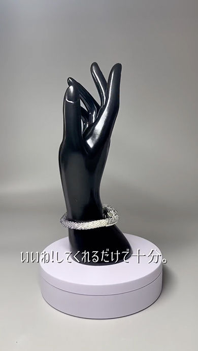 ヘビのビーズブレスレット