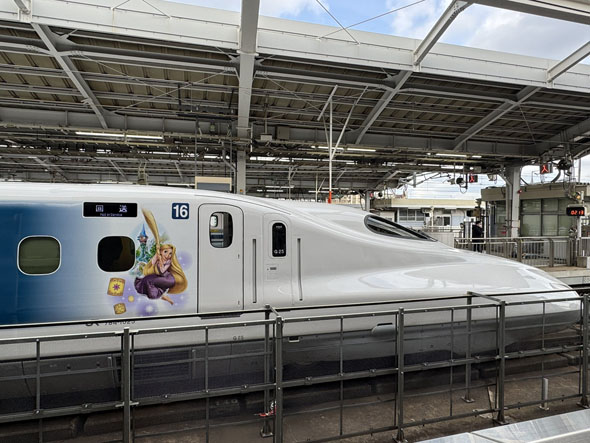 ディズニー新幹線