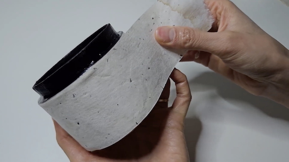 韓紙を貼り付けていく