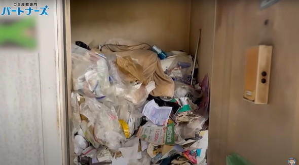 ゴミ屋敷を清掃