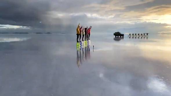 ウユニ塩原で撮られた動画