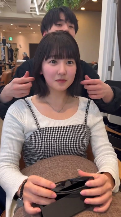 ロングヘアーのメガネ女子がイメチェン