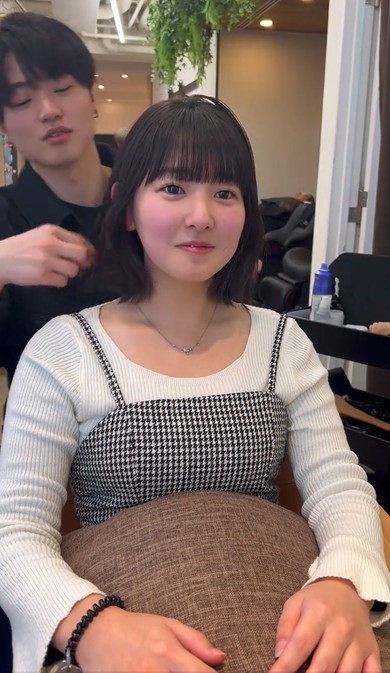 ロングヘアーのメガネ女子がイメチェン