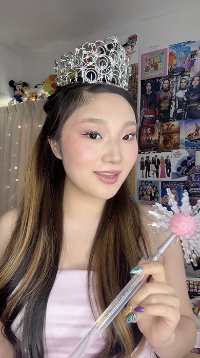 1人2役のウィキッドメイク