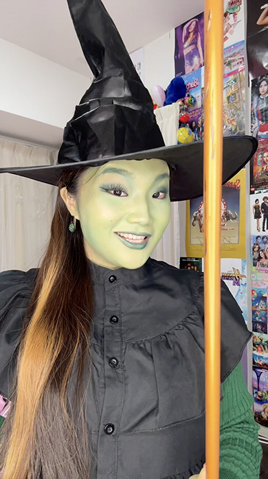 1人2役のウィキッドメイク