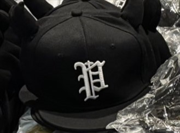 注文ミスで帽子を400個買ってしまった人