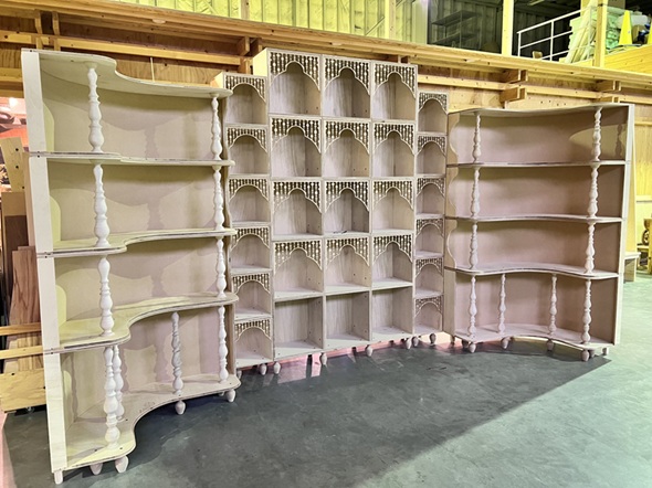 空間創作作家が自作した「真夜中の標本室」の棚