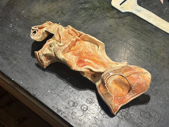 洗濯してしまってクシャクシャになり色落ちした財布