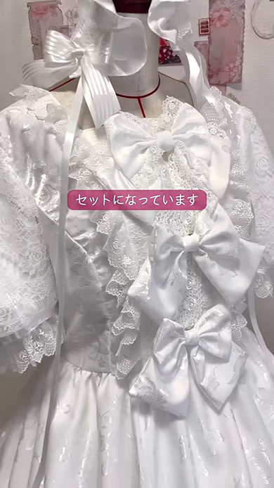 ロリータ風ドレス・胸元のアップ