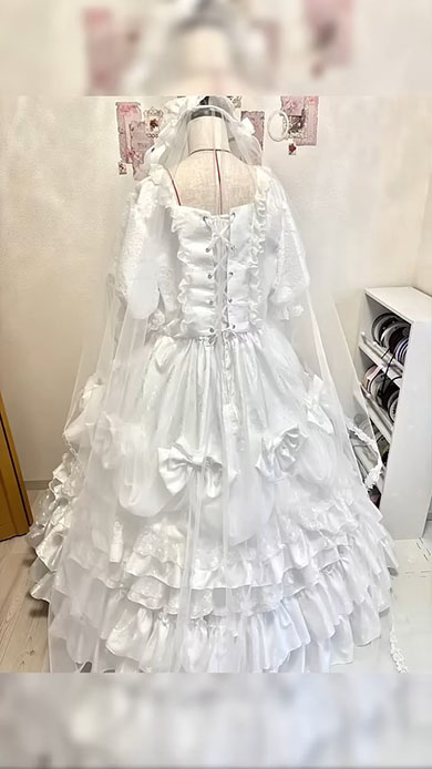 ロリータ風ドレス・後ろから見たところ