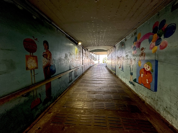 世界観がホラーすぎる地下道