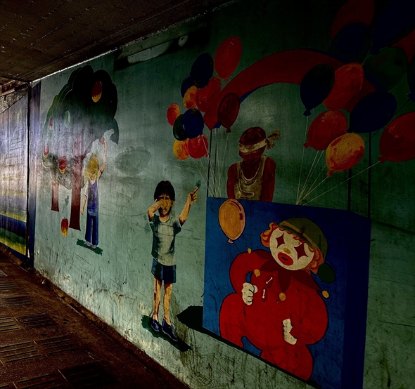 世界観がホラーすぎる地下道