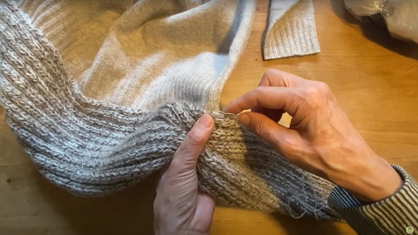 マフラーとセーターをリメイクしてベストに