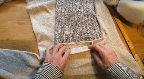 マフラーとセーターをリメイクしてベストに