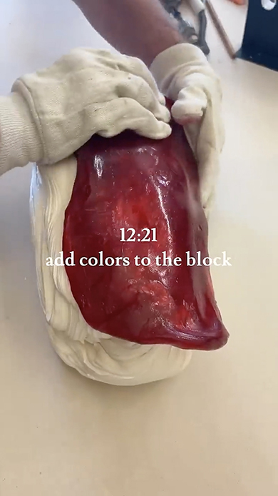 職人の鮮やかなあめ作り