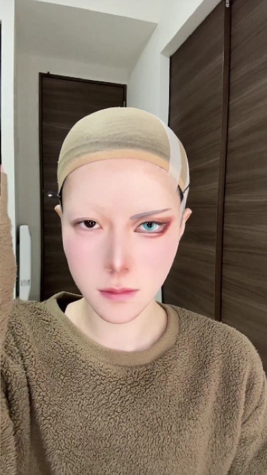 コスプレイヤーのビフォーアフター