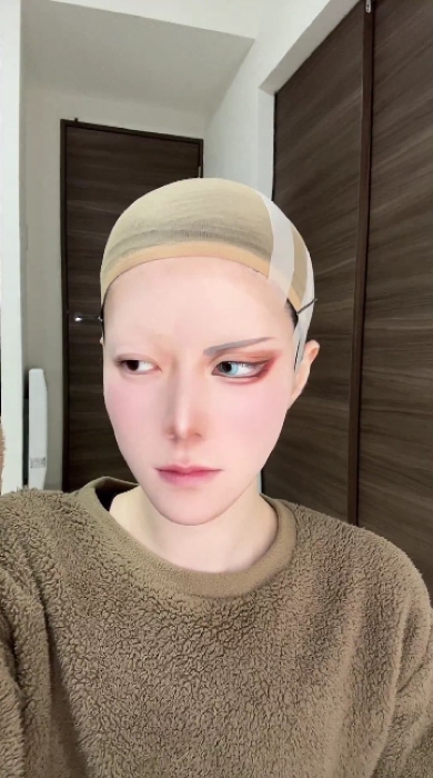 コスプレイヤーのビフォーアフター