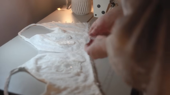 スパンコールを付けます