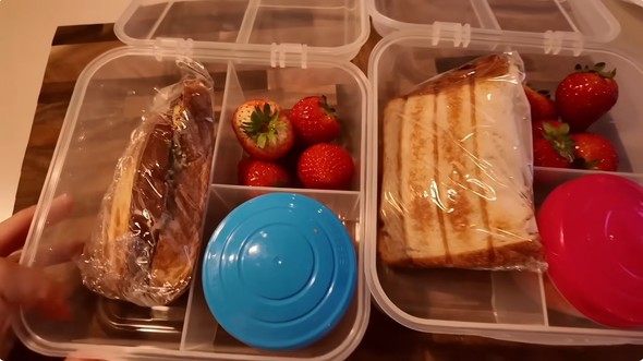 料理する木下さん