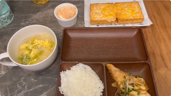 料理する木下さん